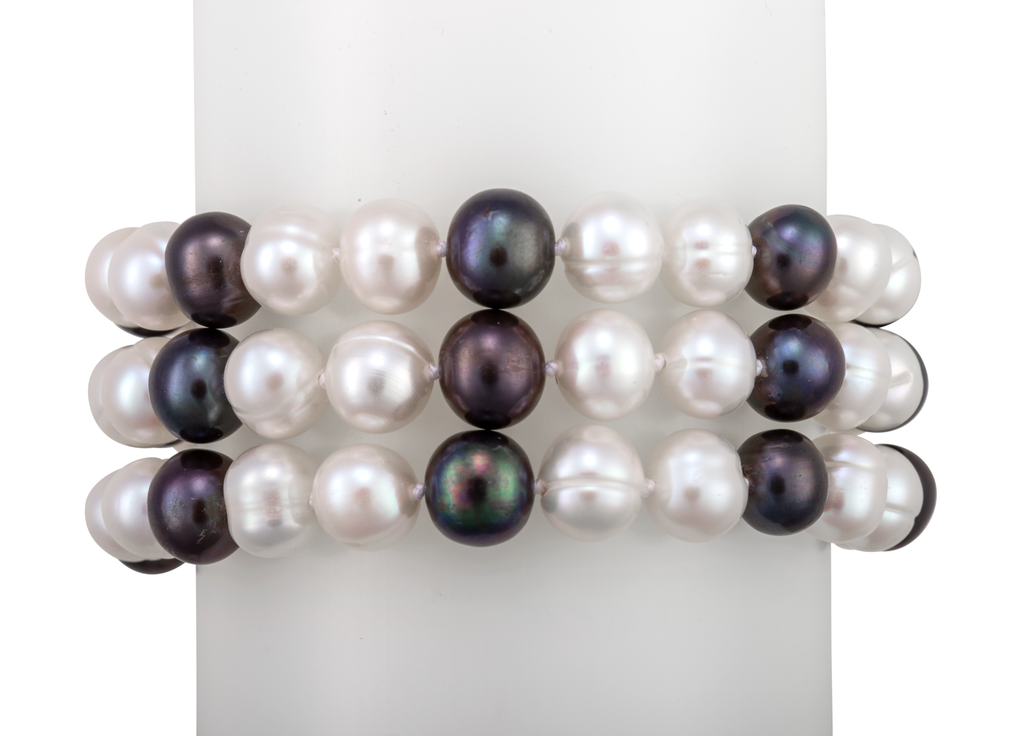 Black and white pearl bracelet
