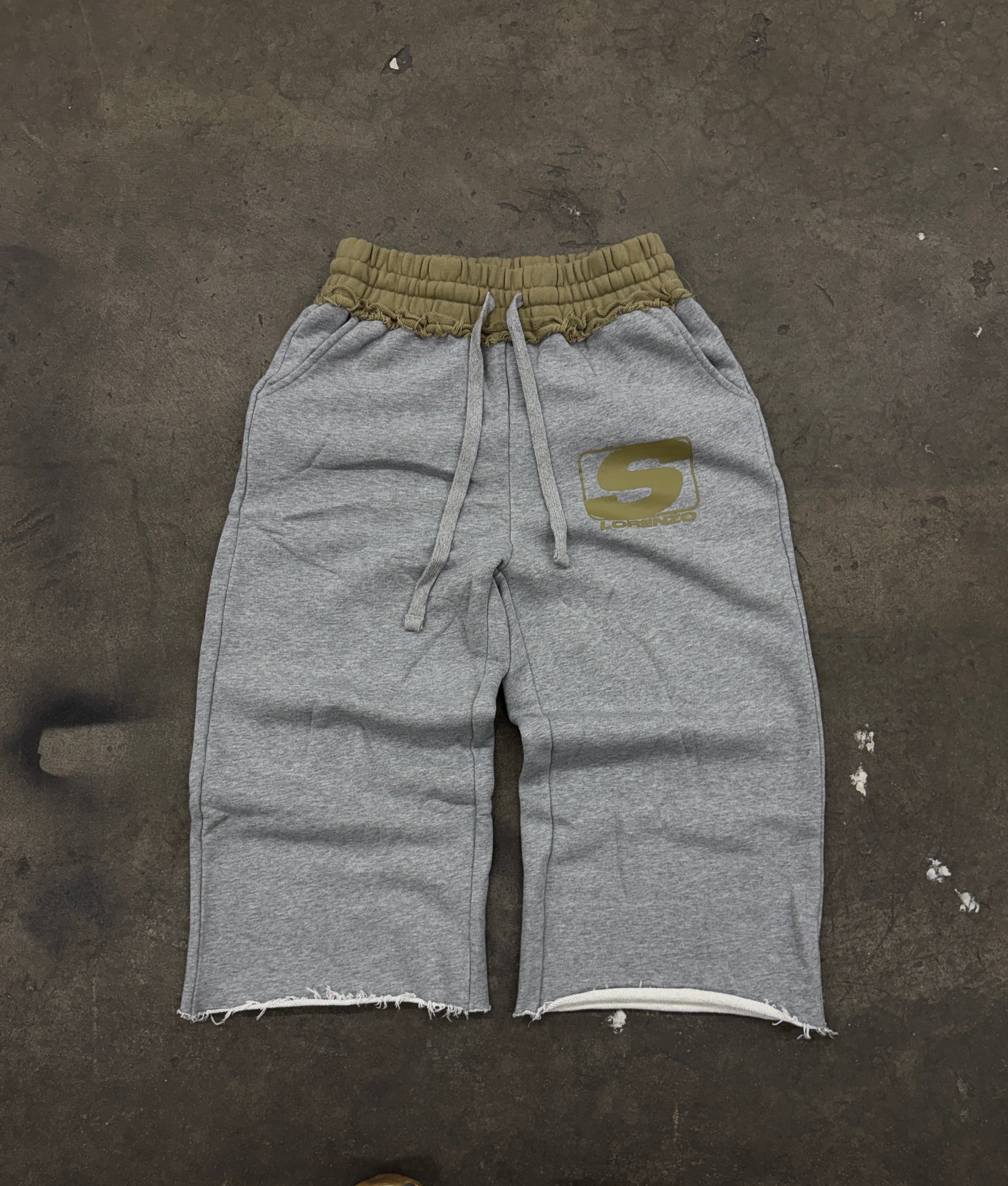 GREY 3/4 SHORTS