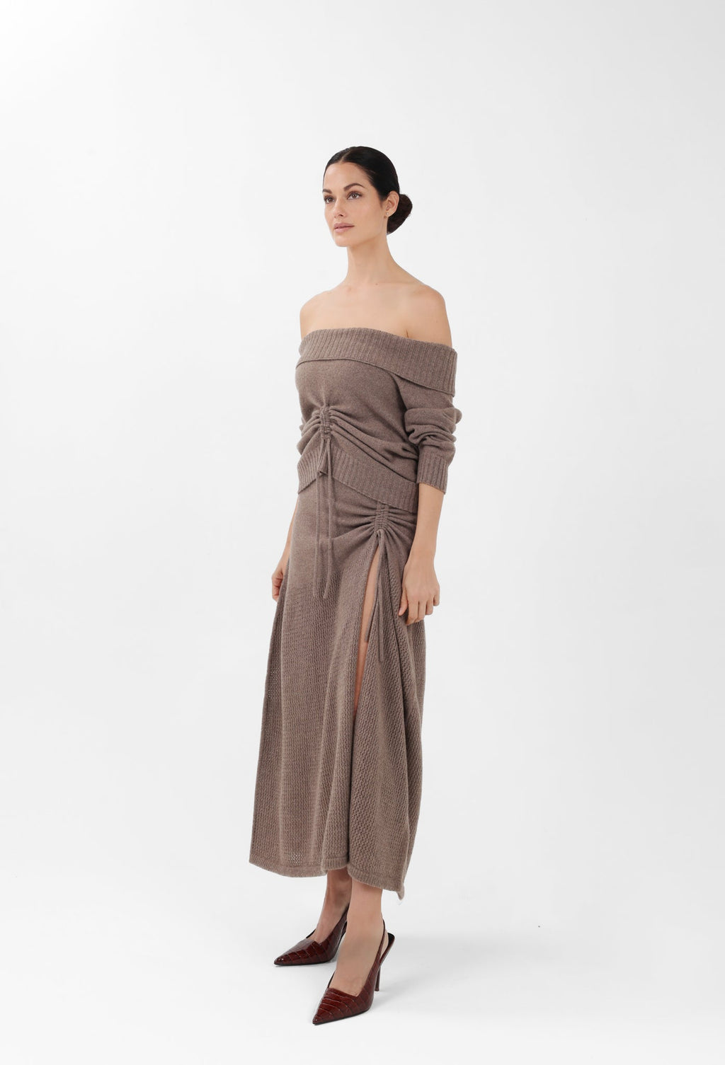 Cashmere Off-the-Shoulder Sweater in Sand
