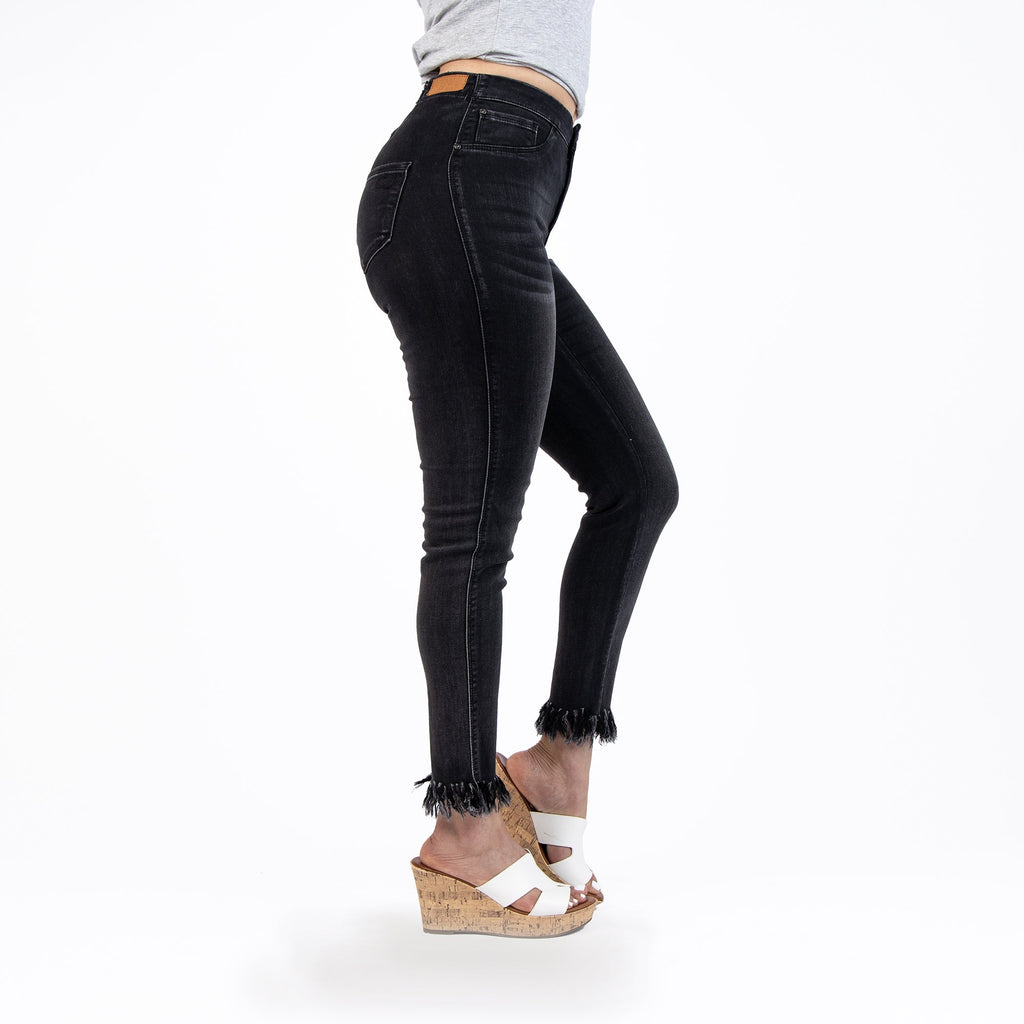 Fringed Hem Capris Jeans