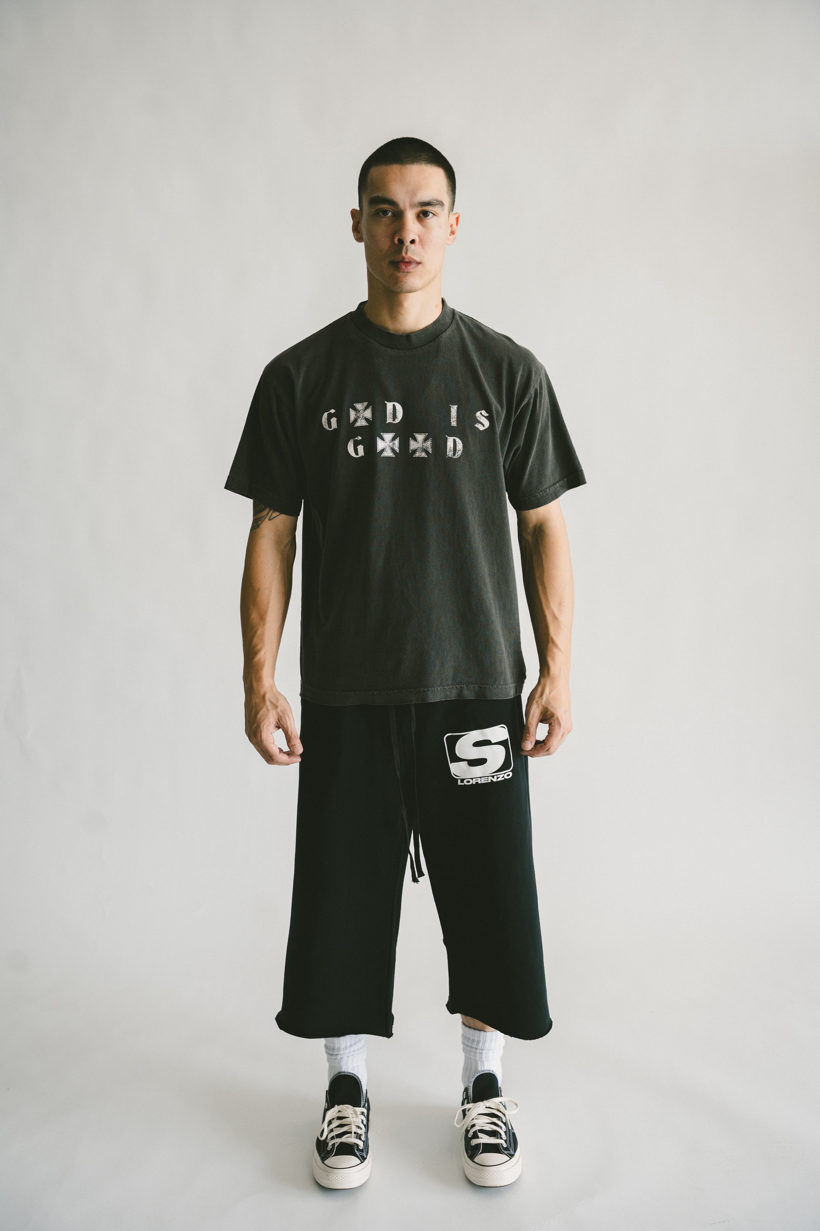 BLACK 3/4 SHORTS