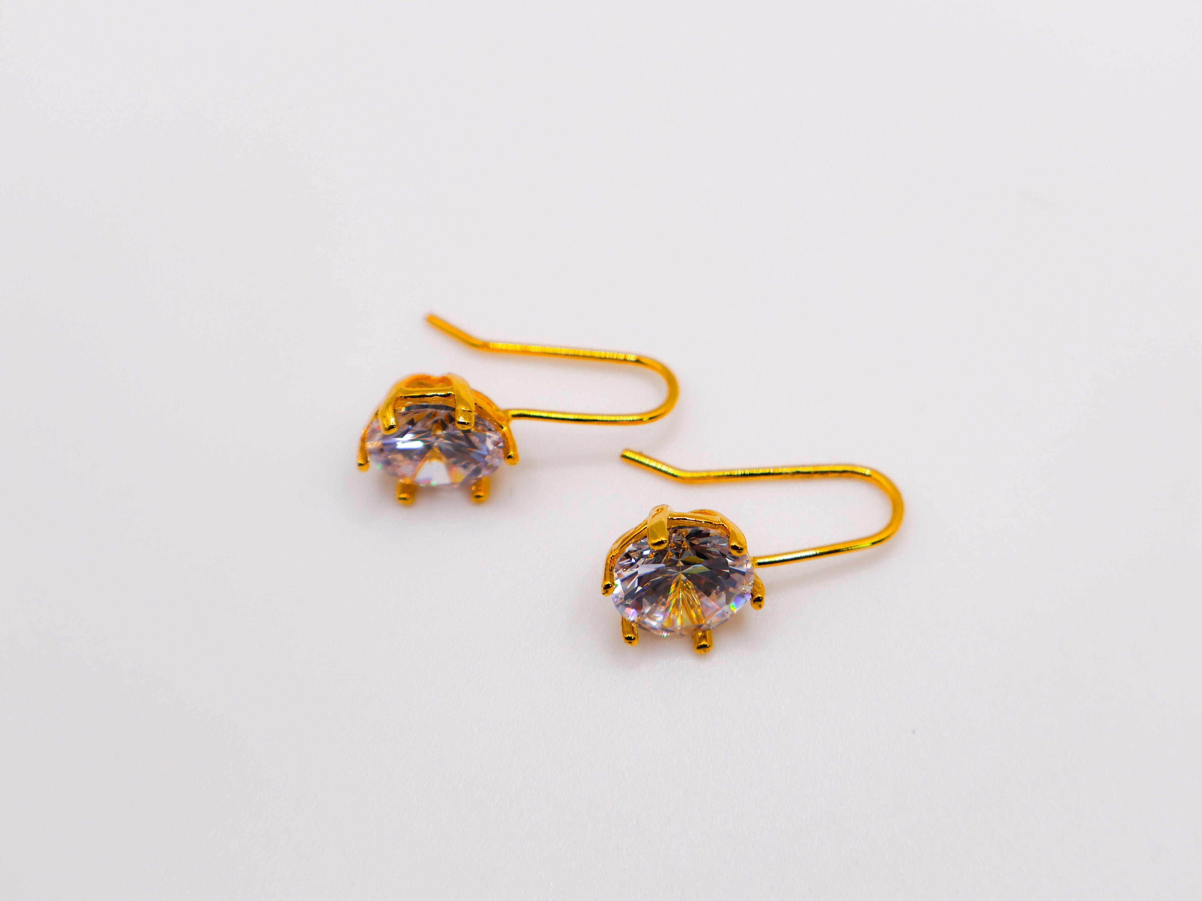 Elegant Golden Sparkle Drops – Luxurious Gold-Plated Earrings