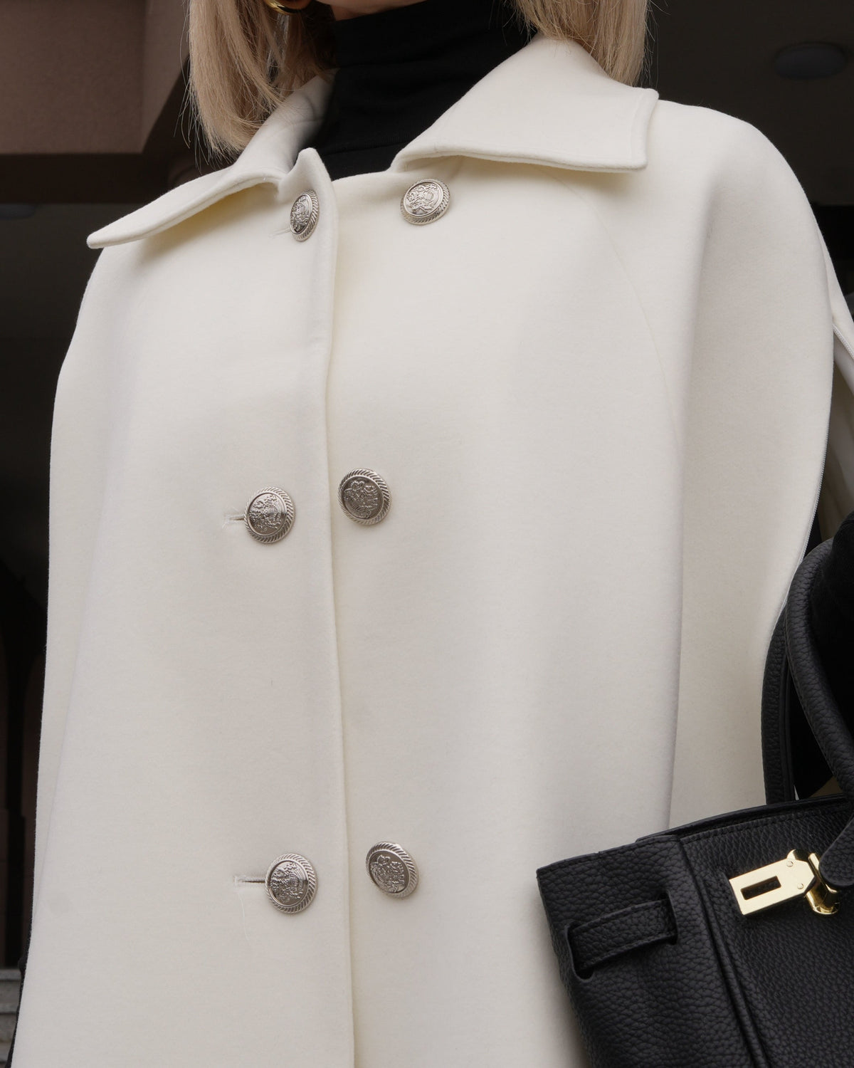 Paris Cashmere Bland Cape in Ivory