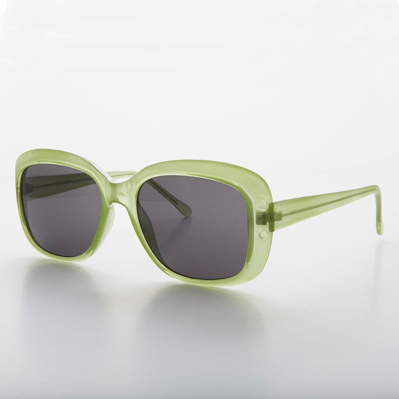 Square Retro Vintage Women's Sunglass - Gwen