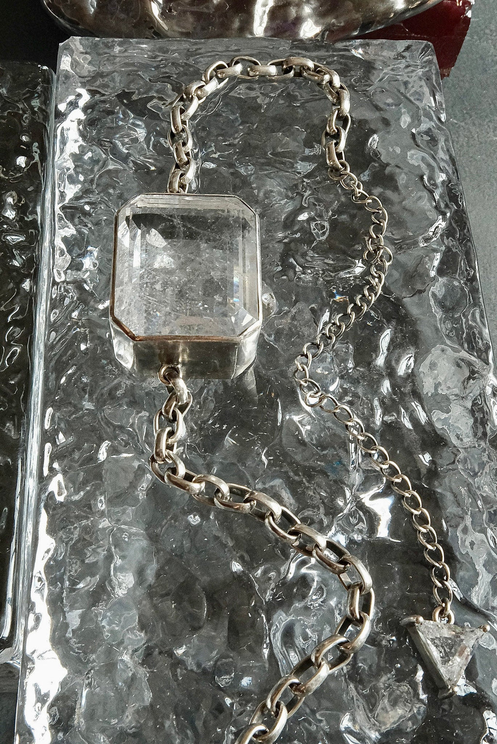 Square Goliath Choker in Striated Crystal (Silver)