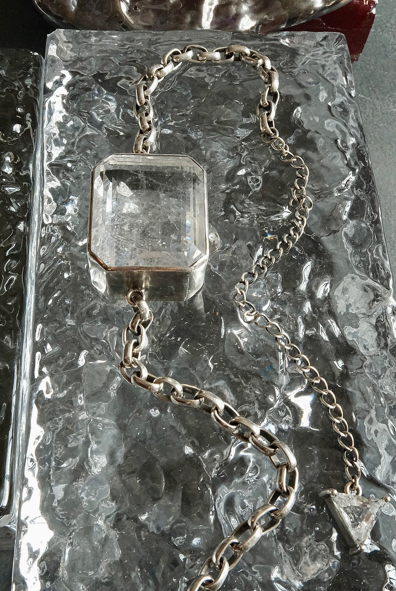 Square Goliath Choker in Striated Crystal (Silver)