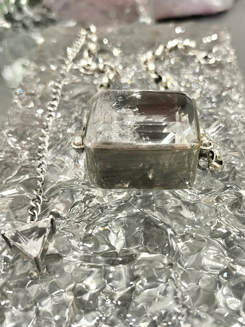 Square Goliath Choker in Striated Crystal (Silver)