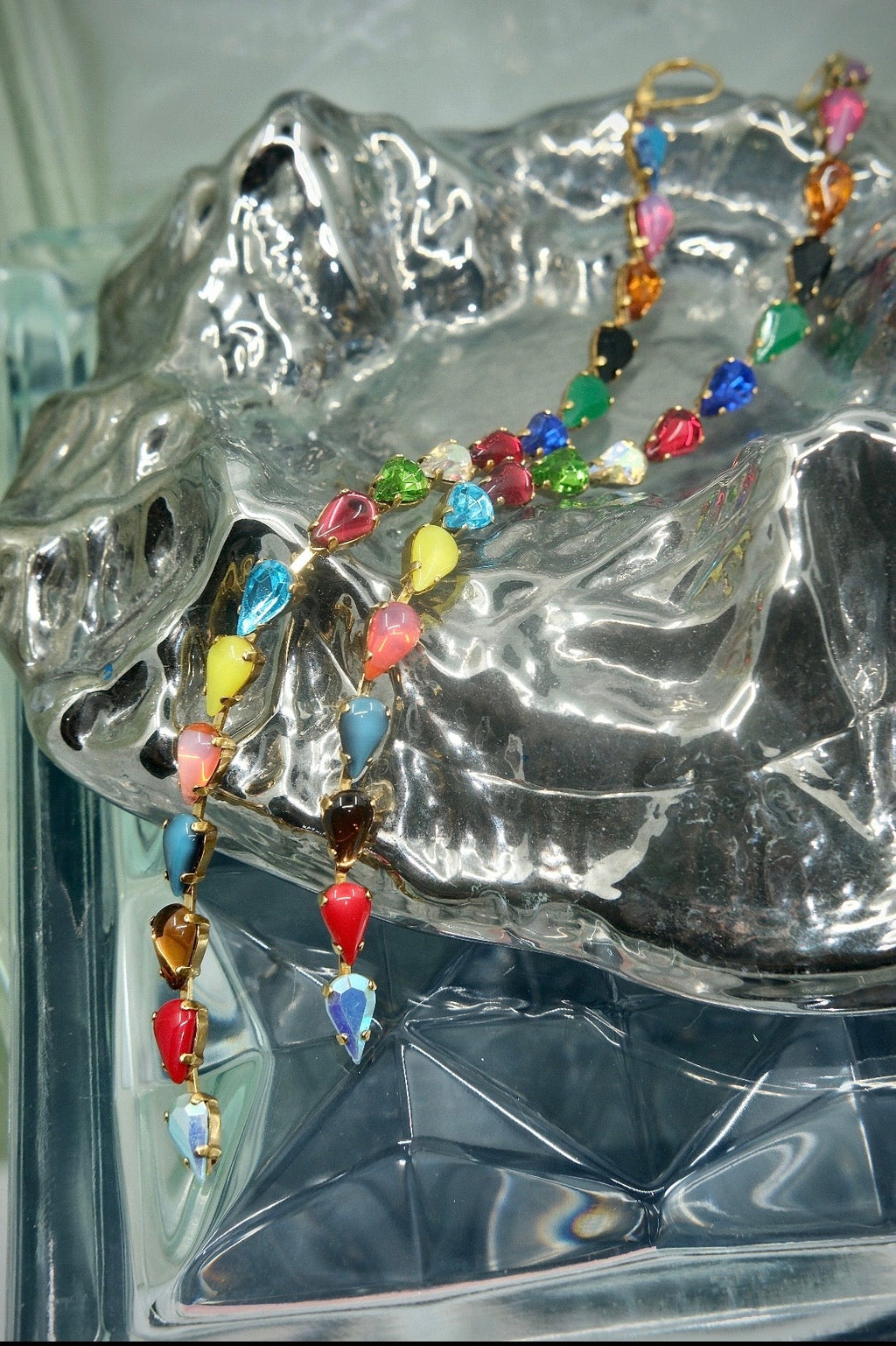 Spangle Earrings in Aurora Fang Mini (Gold)