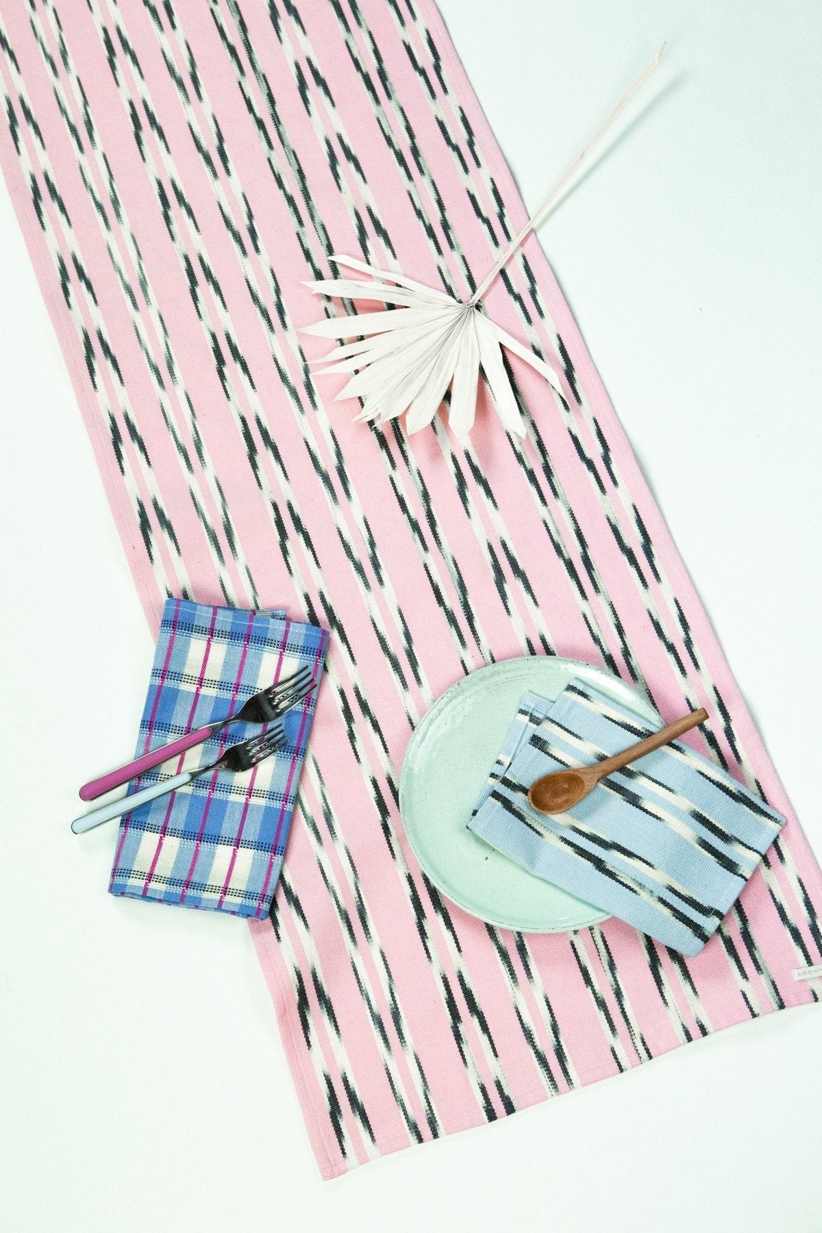 Xela Light Pink Jaspe Table Runner