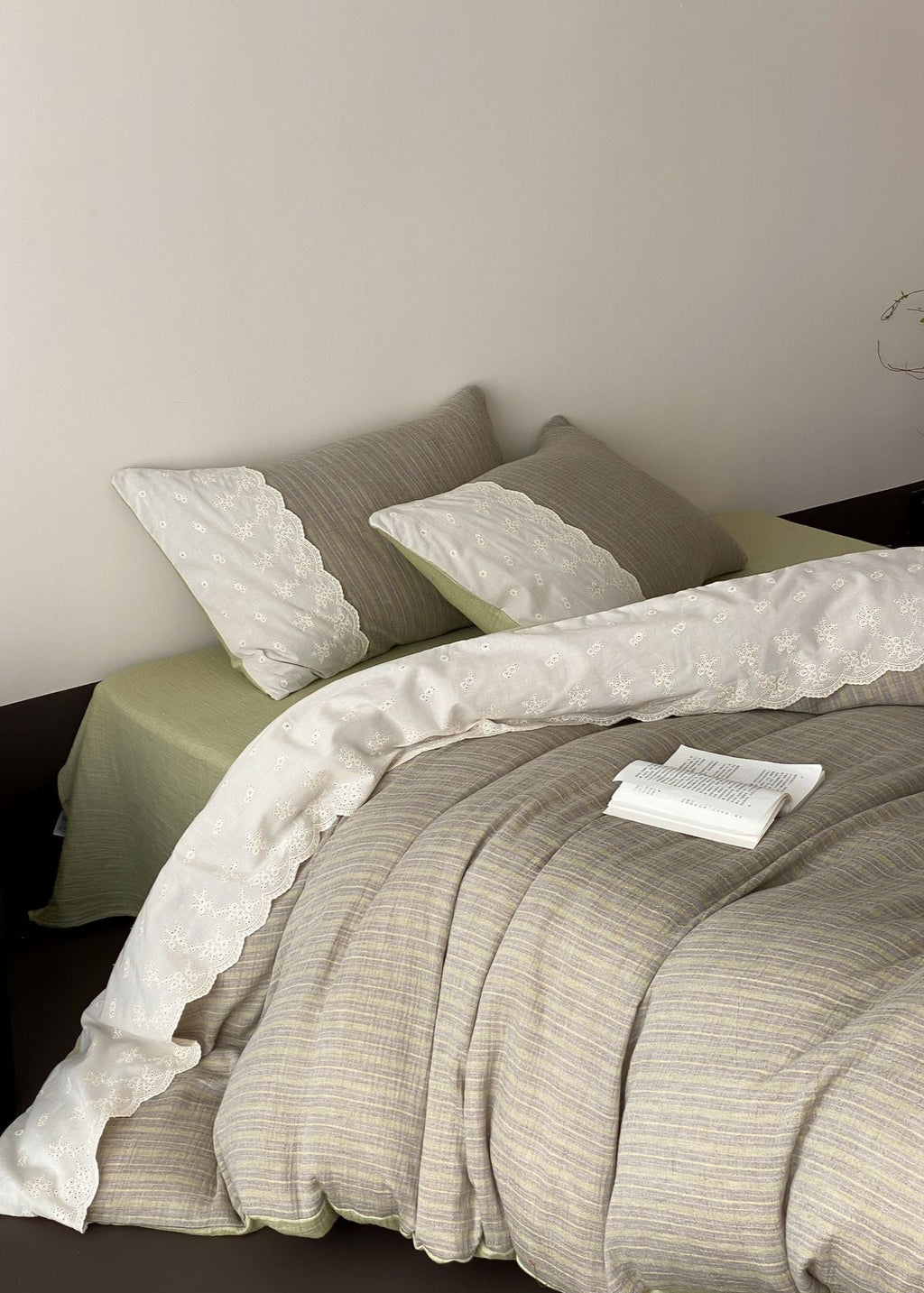 Florence Lace Double Gauze Striped Bedding Set / Beige Brown
