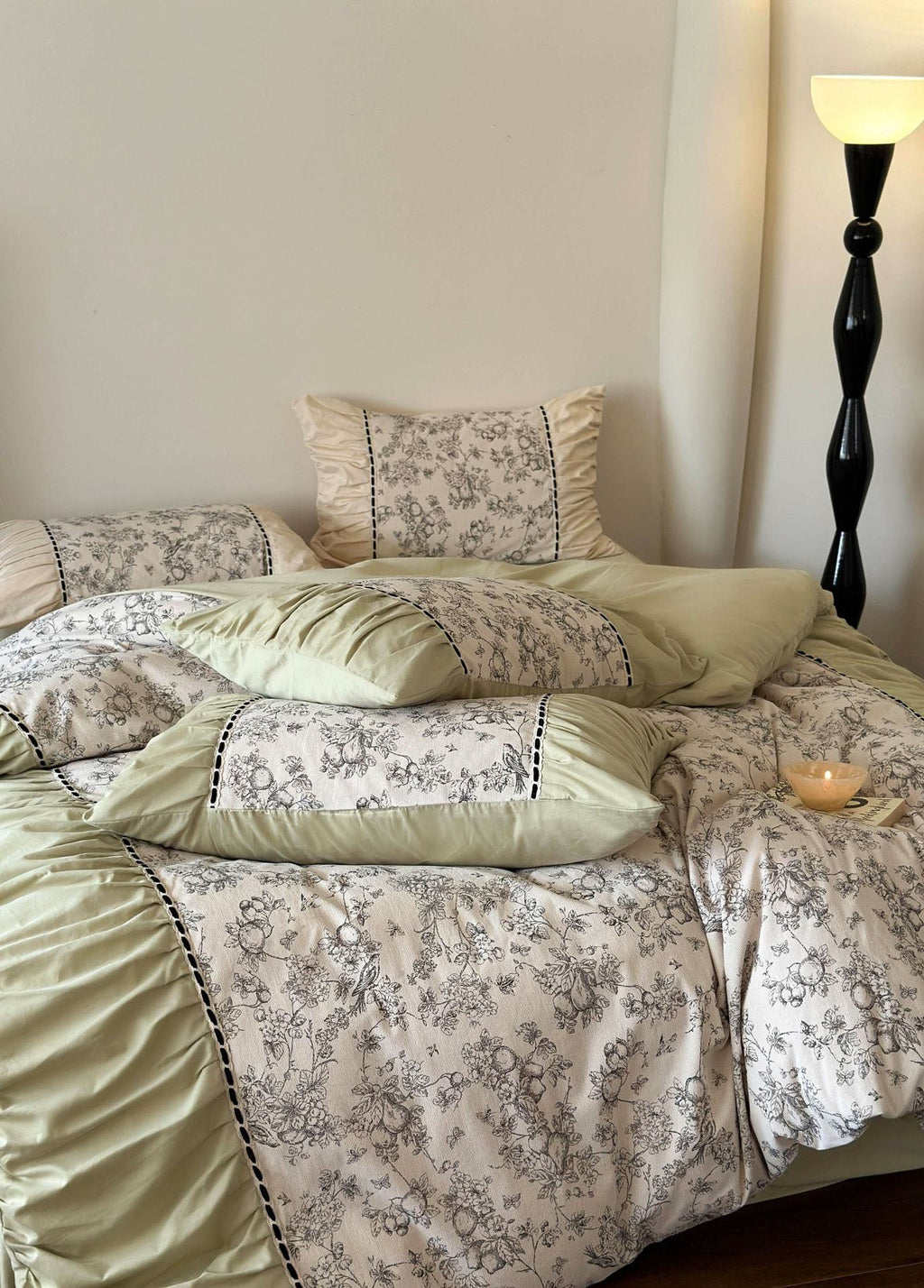 French Black Lace Bedding Set / Pink