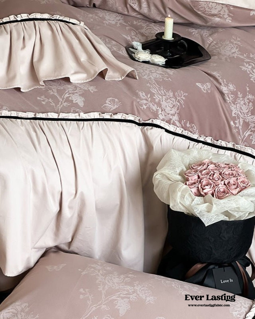 Jacquard Gilded Velvet Ruffled Bedding Set / Black
