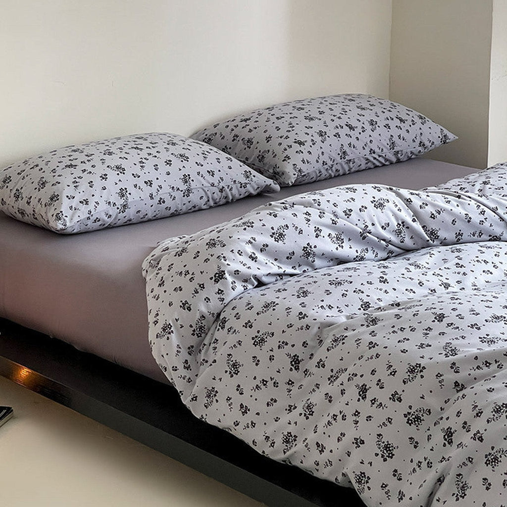 Jersey Knit Cotton Floral Bedding Set / White + Dark Blue