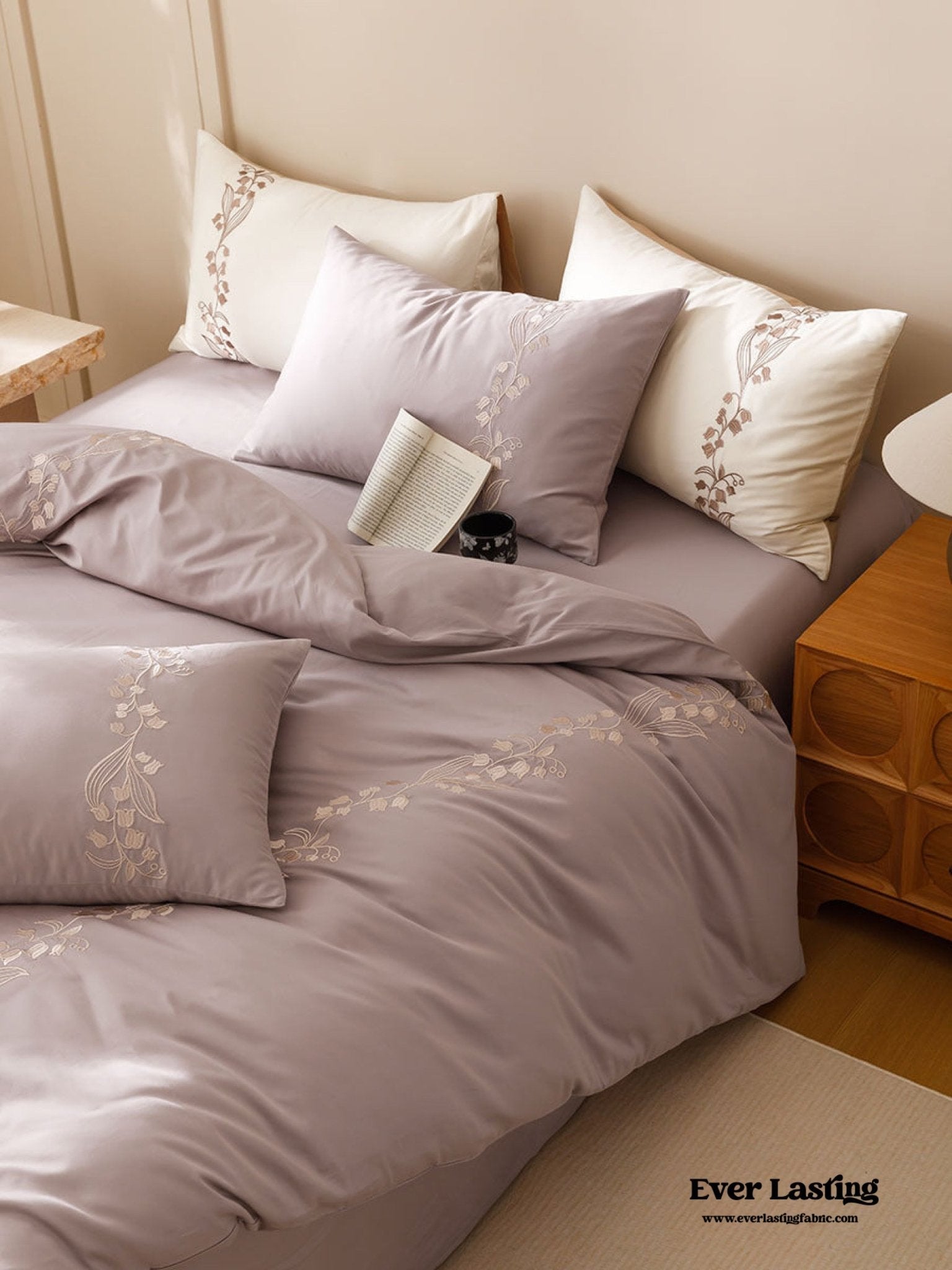 Lily of the Valley Embroidered Silky Bedding Set / Green