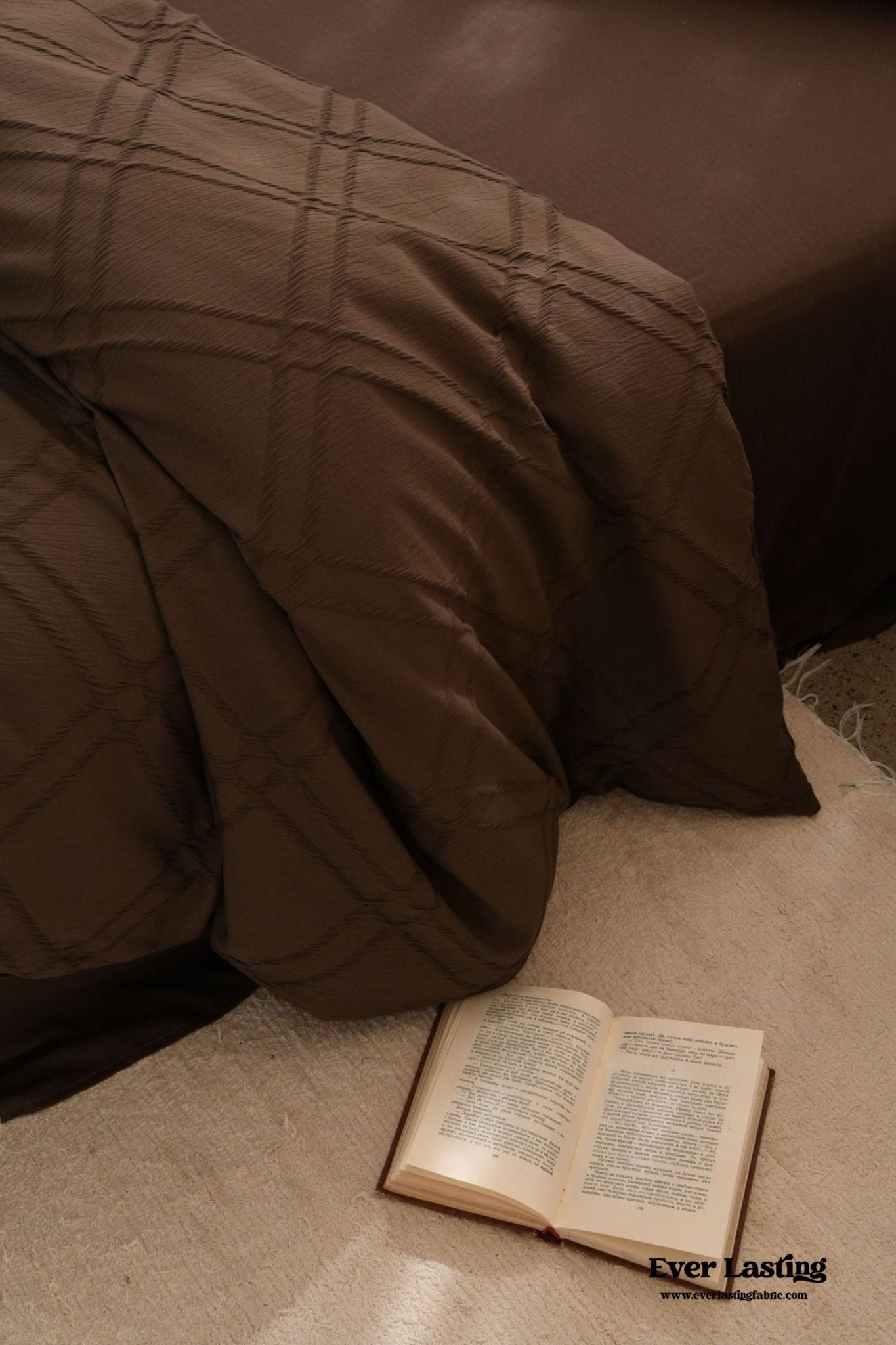 Millard Geometric Jacquard Bedding Set / Brown