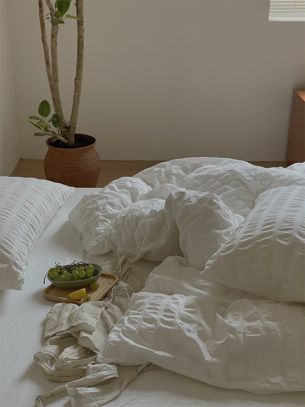 Minimal Bubble Textured Bedding Set / White
