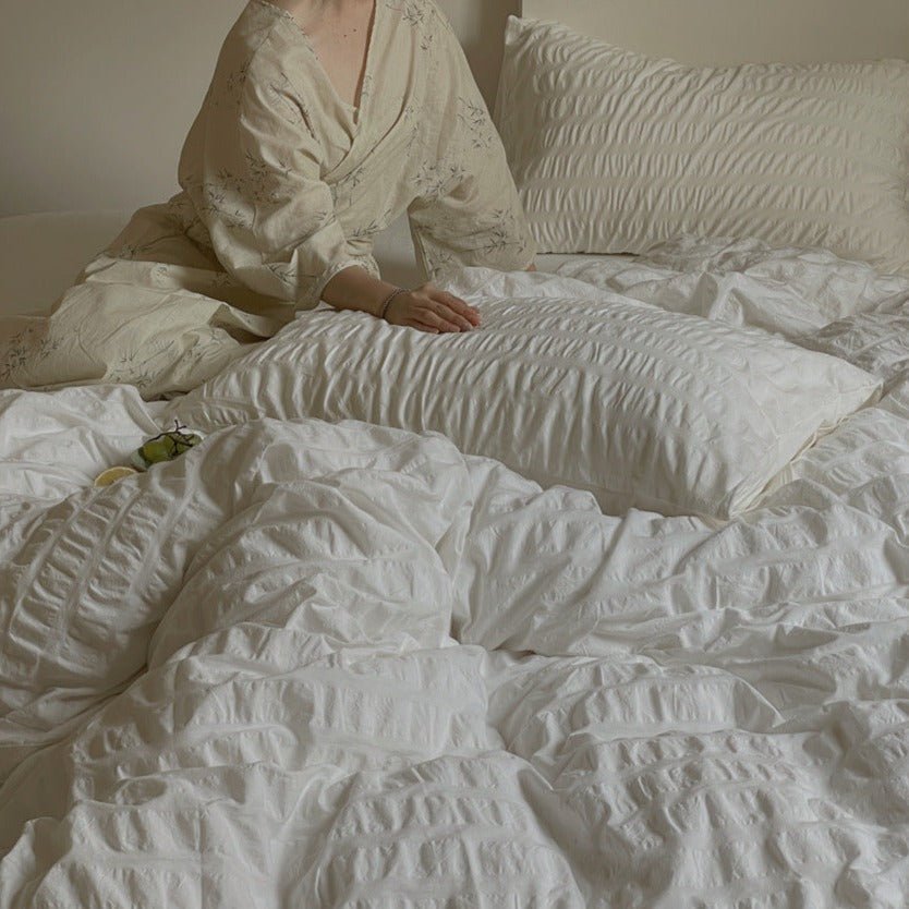 Minimal Bubble Textured Bedding Set / White