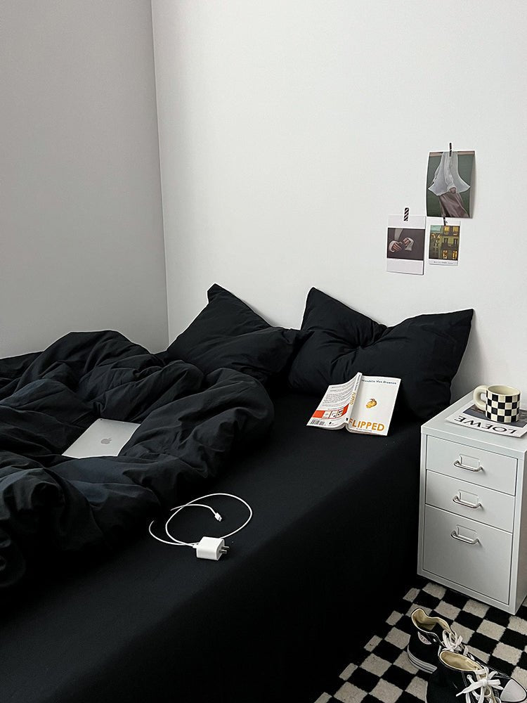 Mixed Color Bedding Set / Pastel Pink + Black