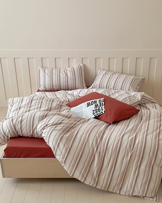 Parker Minimalist Striped Bedding Set / Red