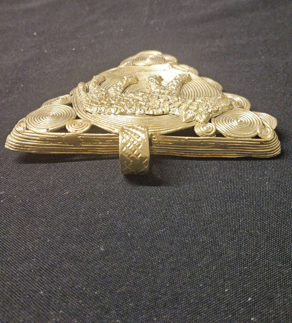 African Brass Leopard Pendant with Adinkrahene Symbol – Ghana