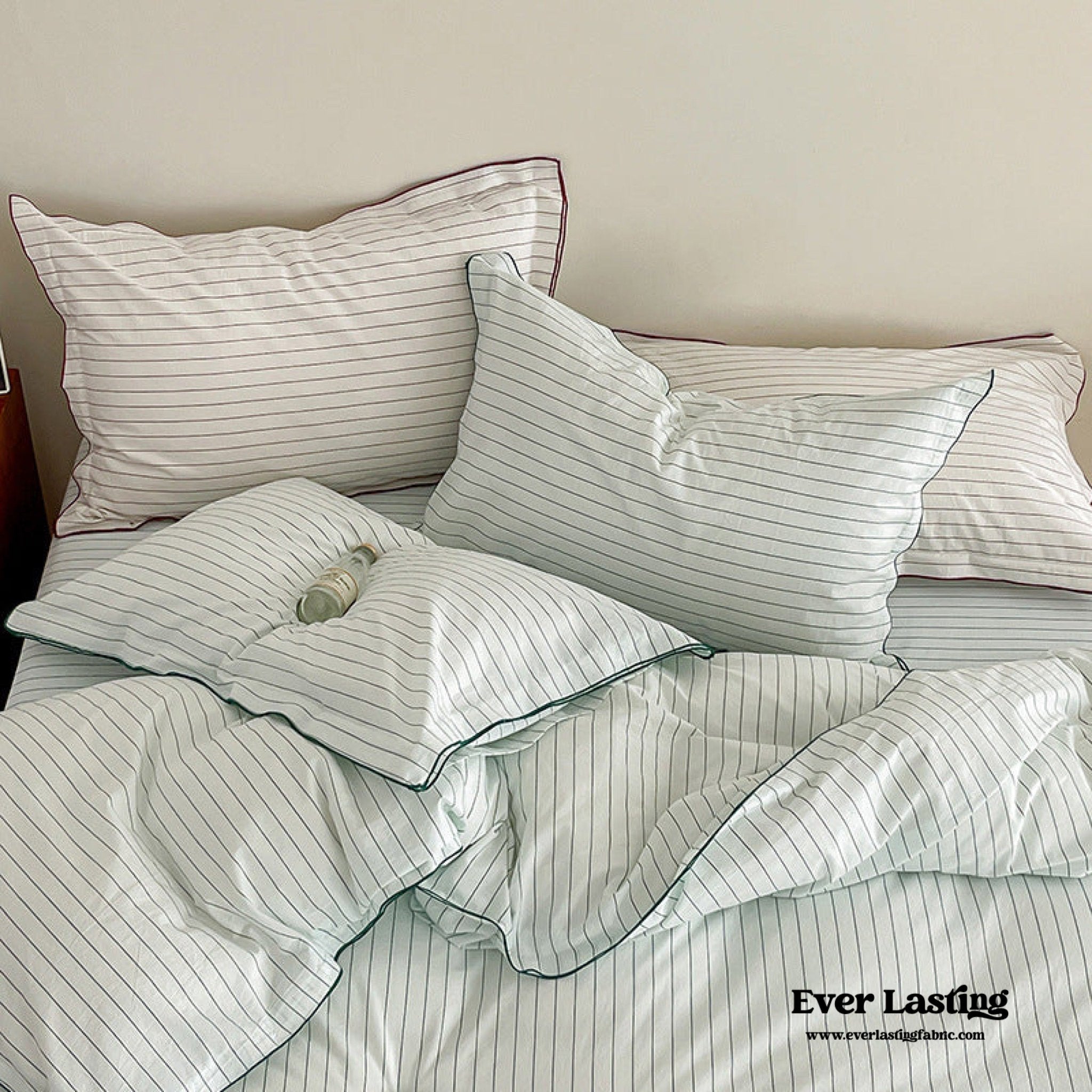 Scandinavian Overlock Striped Bedding Set / Gray