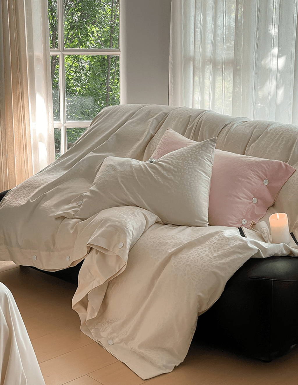 Silky Leopard Buttoned Bedding Set / Baby Pink
