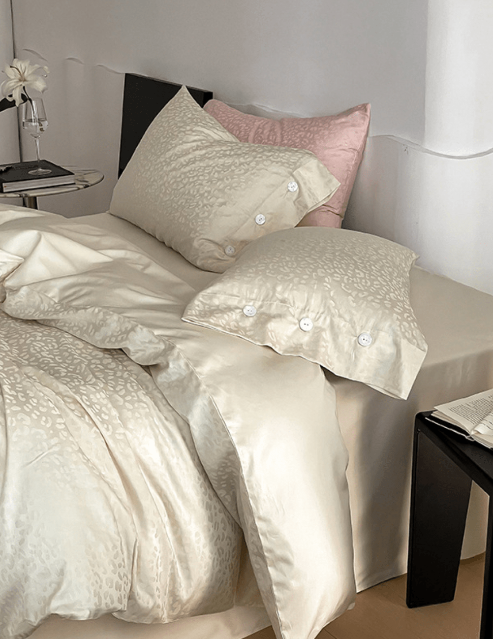 Silky Leopard Buttoned Bedding Set / Baby Pink