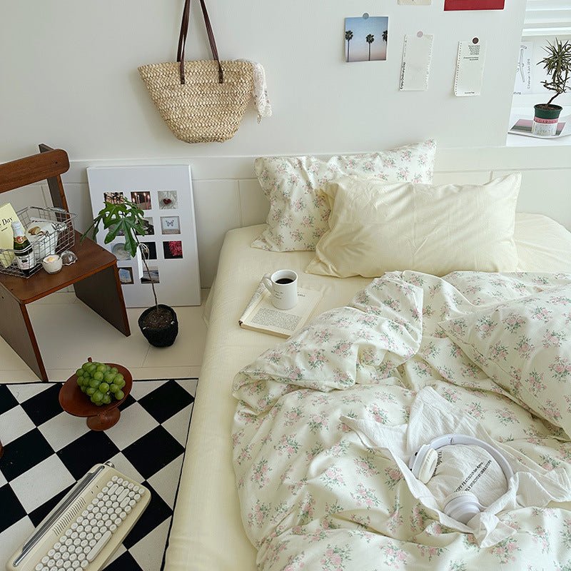Sweet Floral Bedding Set / Pink