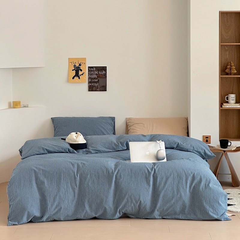 Thin Striped Bedding Set / Red